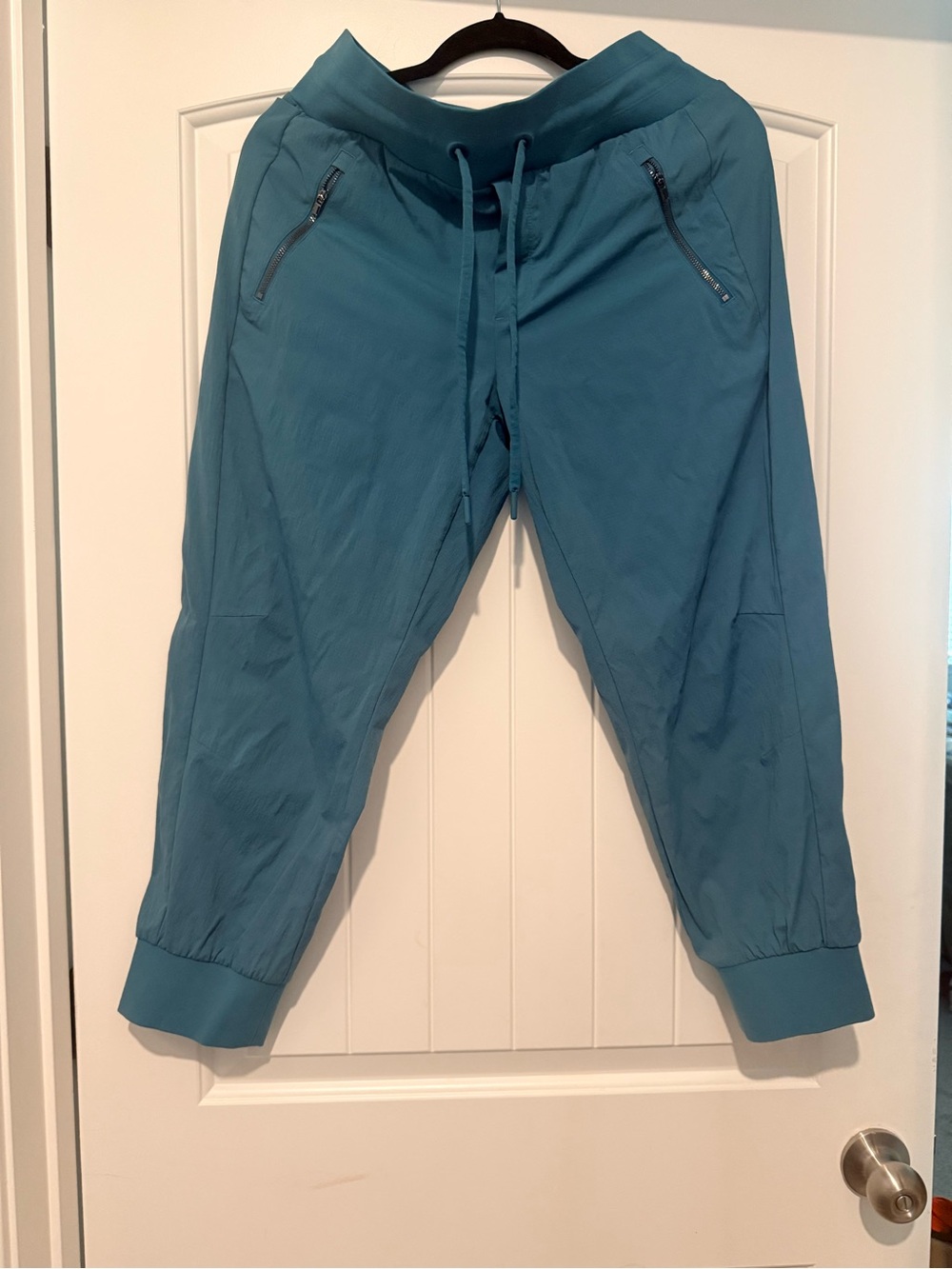 Athleta Cropped Headlands Joggers